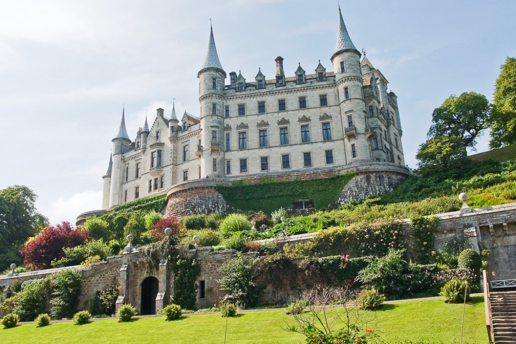 Castle Dunrobin, Scotland jigsaw puzzle in Castles puzzles on TheJigsawPuzzles.com