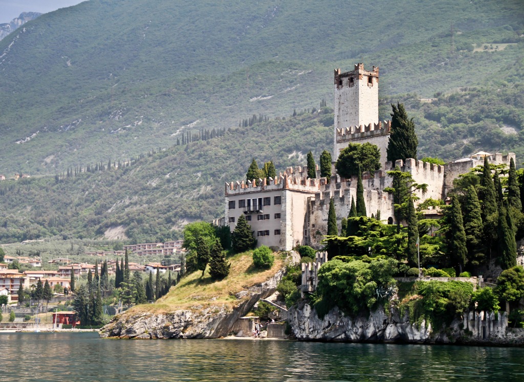 Malcesine Castle on Lake Garda jigsaw puzzle in Castles puzzles on TheJigsawPuzzles.com