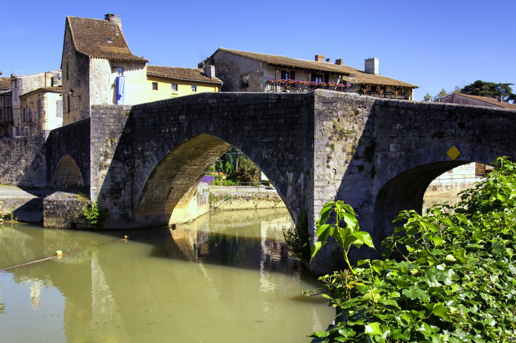 The Old Bridge in Nérac, France jigsaw puzzle in Bridges puzzles on TheJigsawPuzzles.com