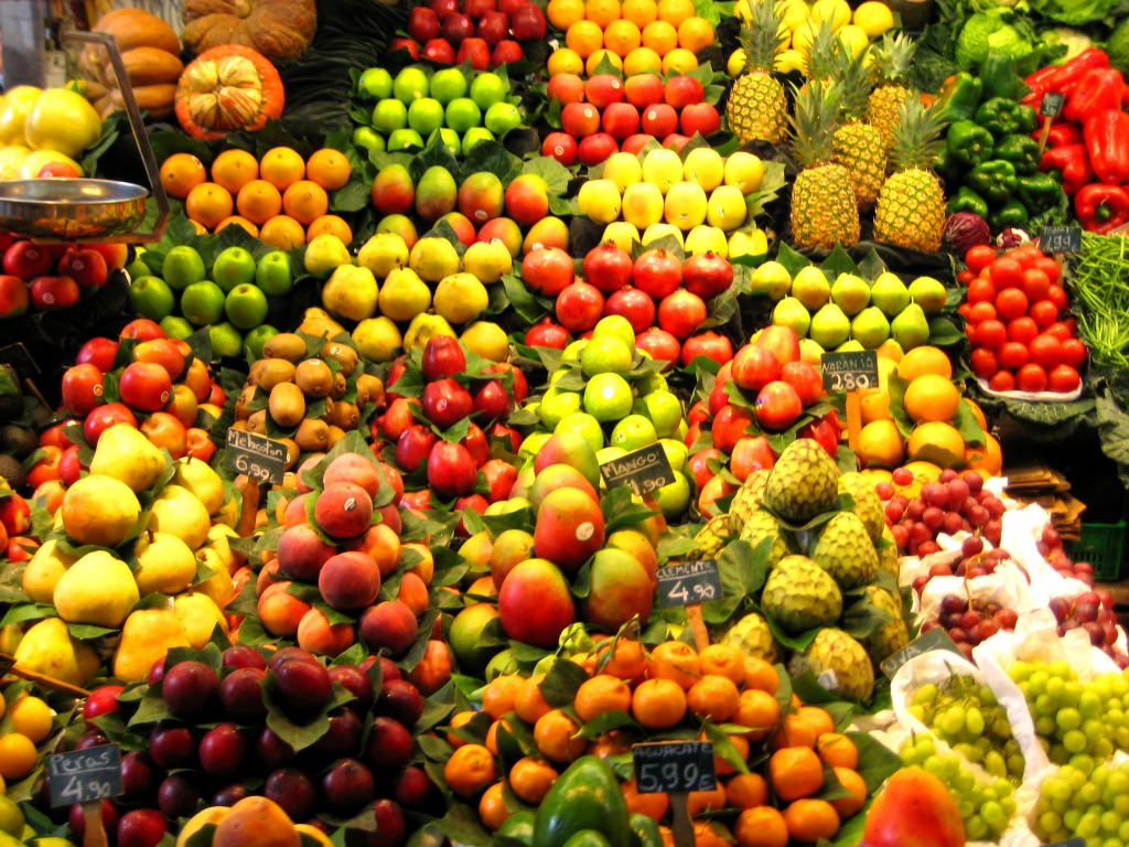 Fruit in a Market in Barcelona, Spain jigsaw puzzle in Fruits & Veggies puzzles on TheJigsawPuzzles.com