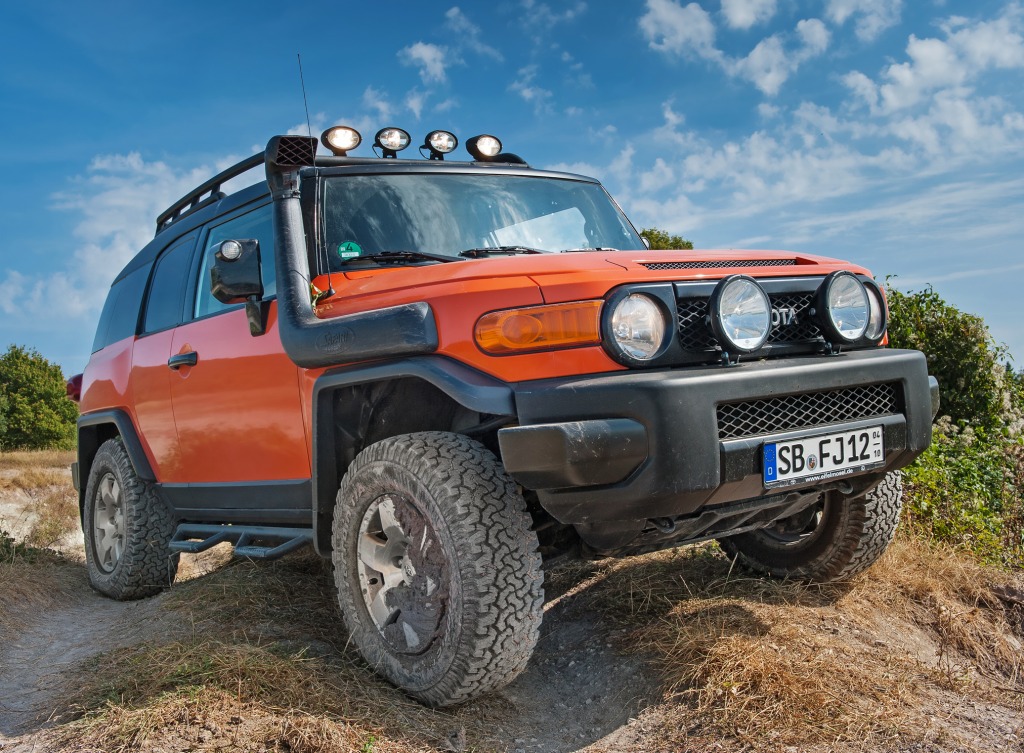 Toyota FJ Cruiser jigsaw puzzle in Cars & Bikes puzzles on TheJigsawPuzzles.com