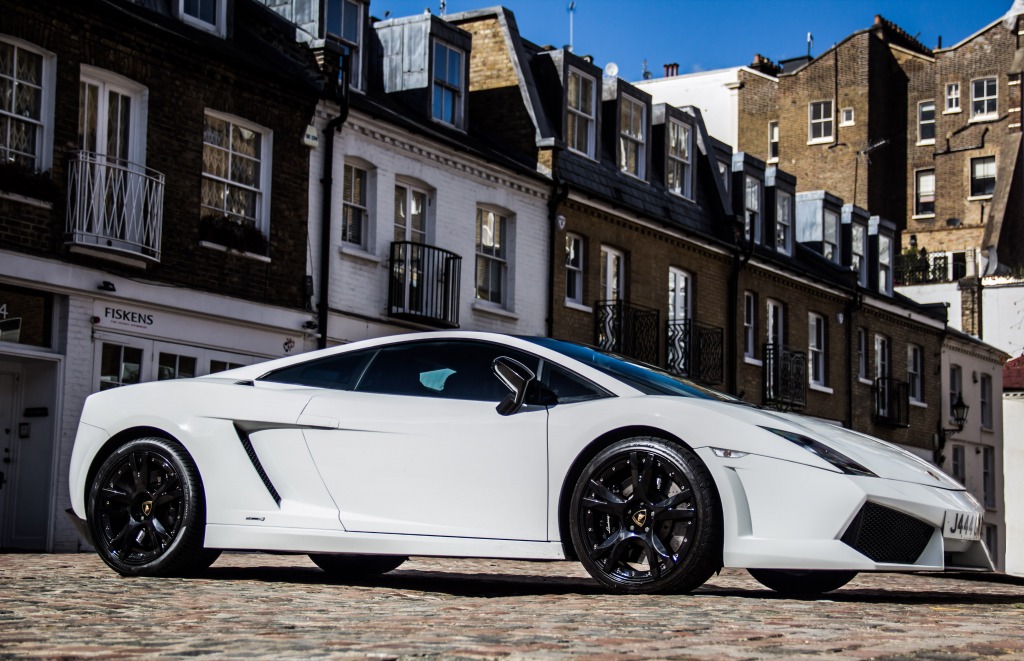 Lamborghini Gallardo in London jigsaw puzzle in Cars & Bikes puzzles on TheJigsawPuzzles.com