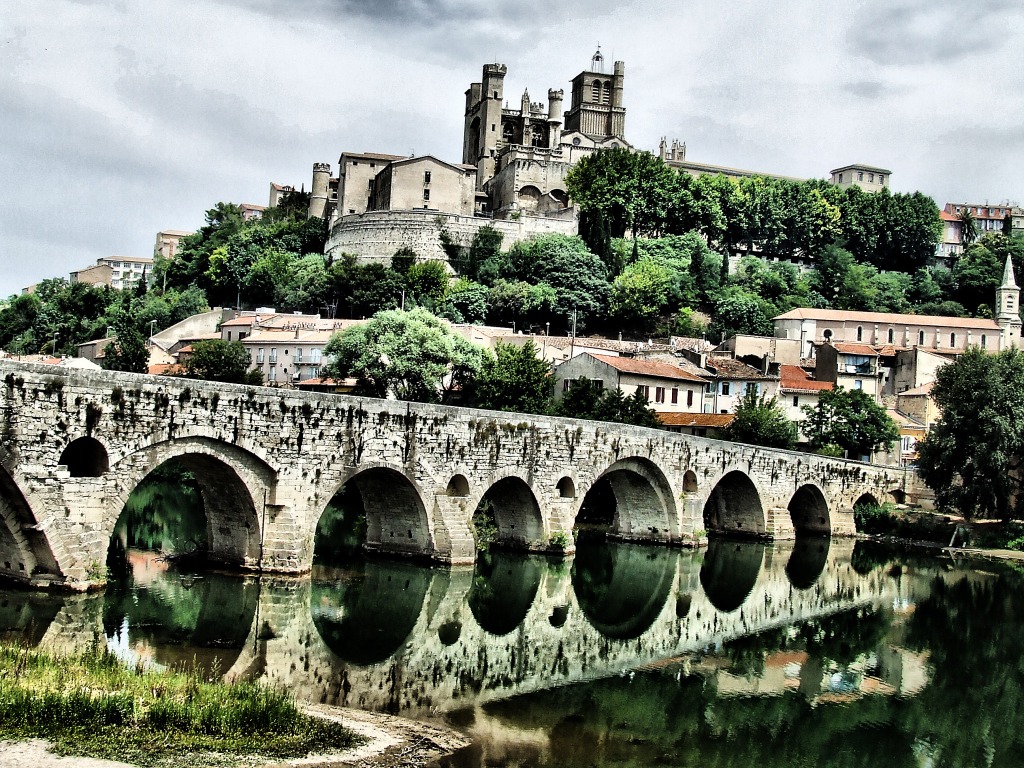 Old Bridge in Béziers, France jigsaw puzzle in Bridges puzzles on TheJigsawPuzzles.com