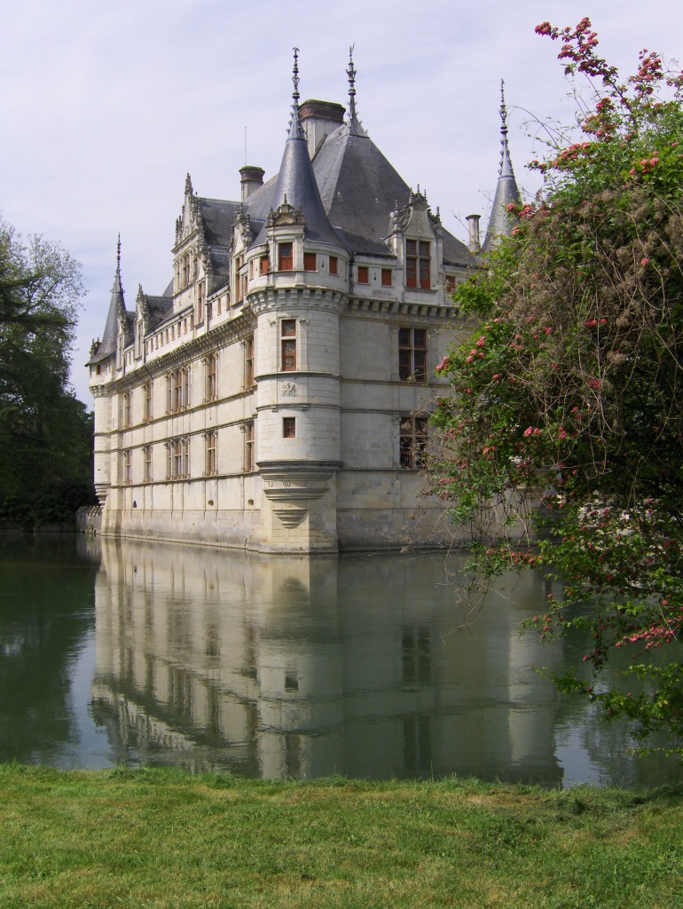 Château d'Azay-le-Rideau jigsaw puzzle in Castles puzzles on TheJigsawPuzzles.com