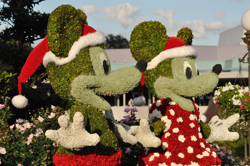 Christmastime at Disney's Magic Kingdom jigsaw puzzle in Animals puzzles on TheJigsawPuzzles.com