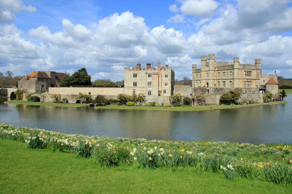 Leeds Castle, Kent, England jigsaw puzzle in Castles puzzles on TheJigsawPuzzles.com