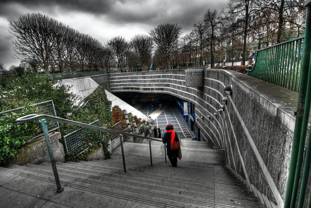 Escalier aux halles à Paris jigsaw puzzle in Street View puzzles on TheJigsawPuzzles.com