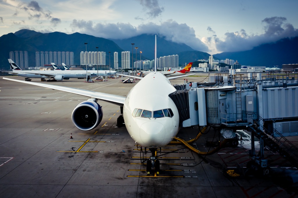 Hong Kong Airport during the Early Morning jigsaw puzzle in Aviation puzzles on TheJigsawPuzzles.com