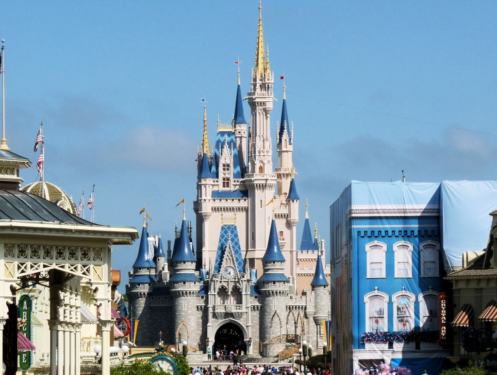 Magic Kingdom, Cinderella Castle jigsaw puzzle in Castles puzzles on TheJigsawPuzzles.com