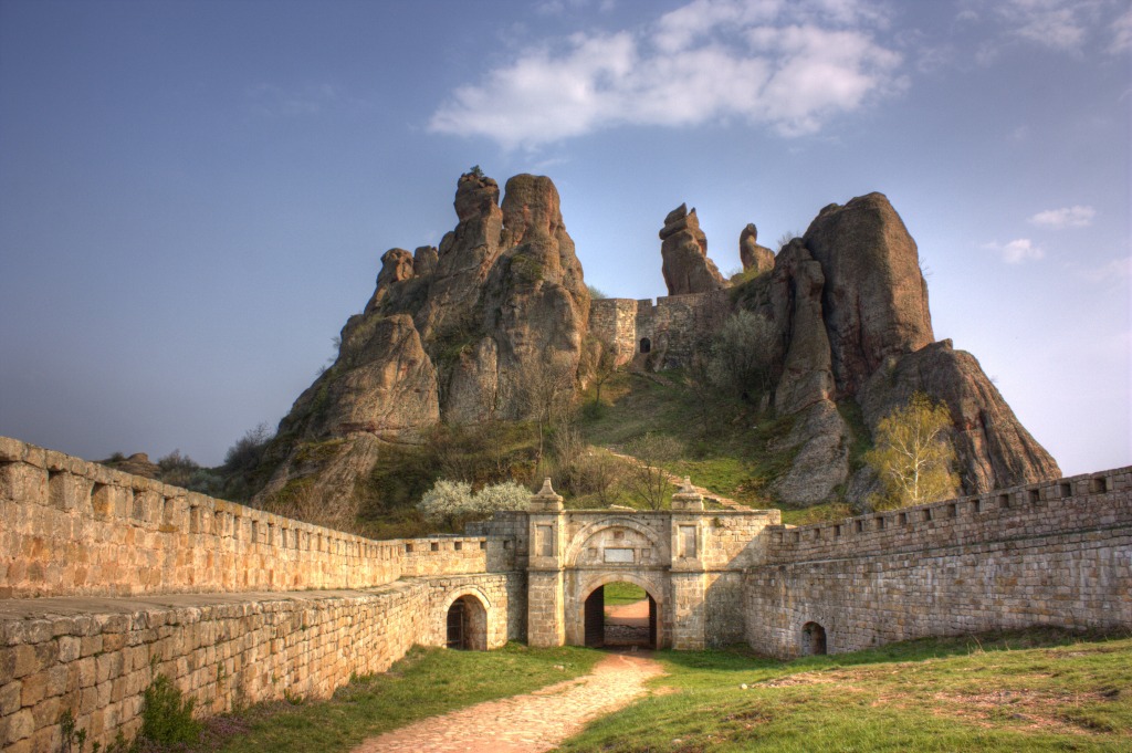 The Castle of Belogradchik, Bulgaria jigsaw puzzle in Castles puzzles on TheJigsawPuzzles.com