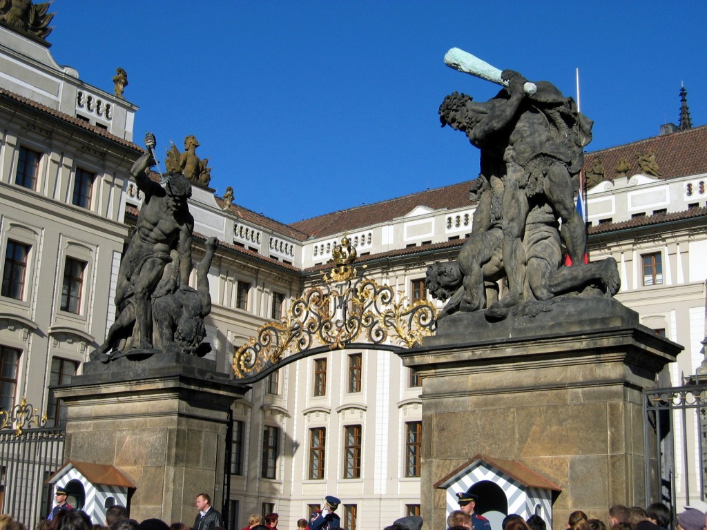 Prague Castle Gate jigsaw puzzle in Castles puzzles on TheJigsawPuzzles.com