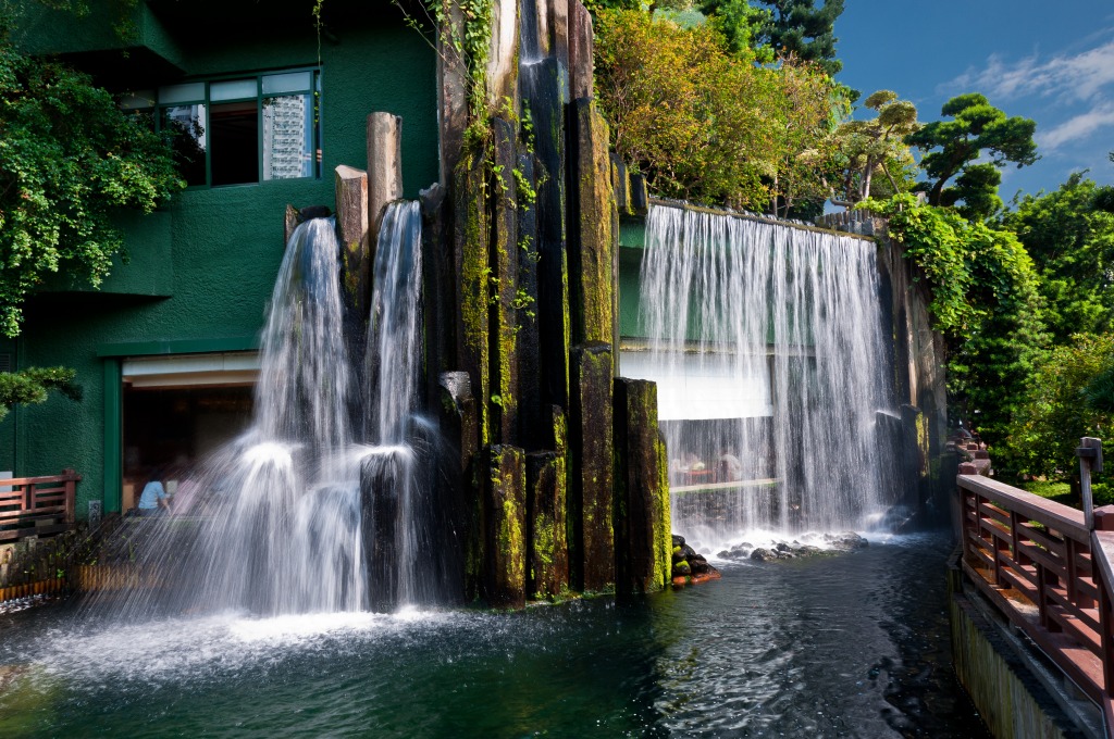 Waterfall in Hong Kong Park jigsaw puzzle in Waterfalls puzzles on TheJigsawPuzzles.com