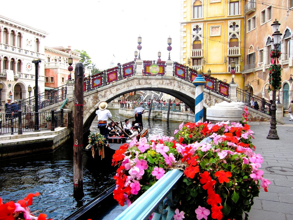 Small Venice, Tokyo DisneySea jigsaw puzzle in Bridges puzzles on TheJigsawPuzzles.com