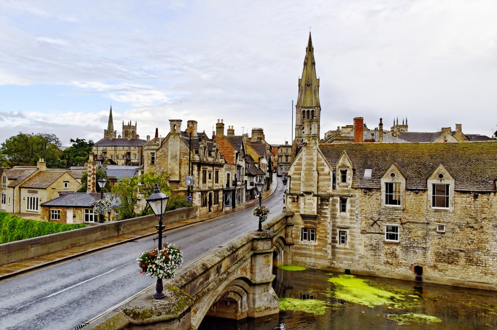 St Mary's Bridge, Stamford, England jigsaw puzzle in Bridges puzzles on TheJigsawPuzzles.com