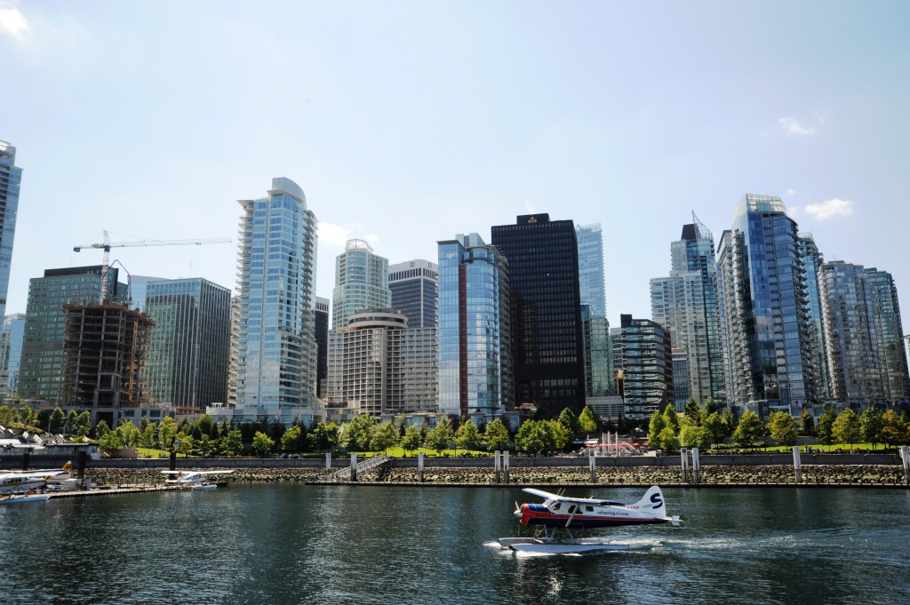 Float Plane Landing in Vancouver BC jigsaw puzzle in Aviation puzzles on TheJigsawPuzzles.com