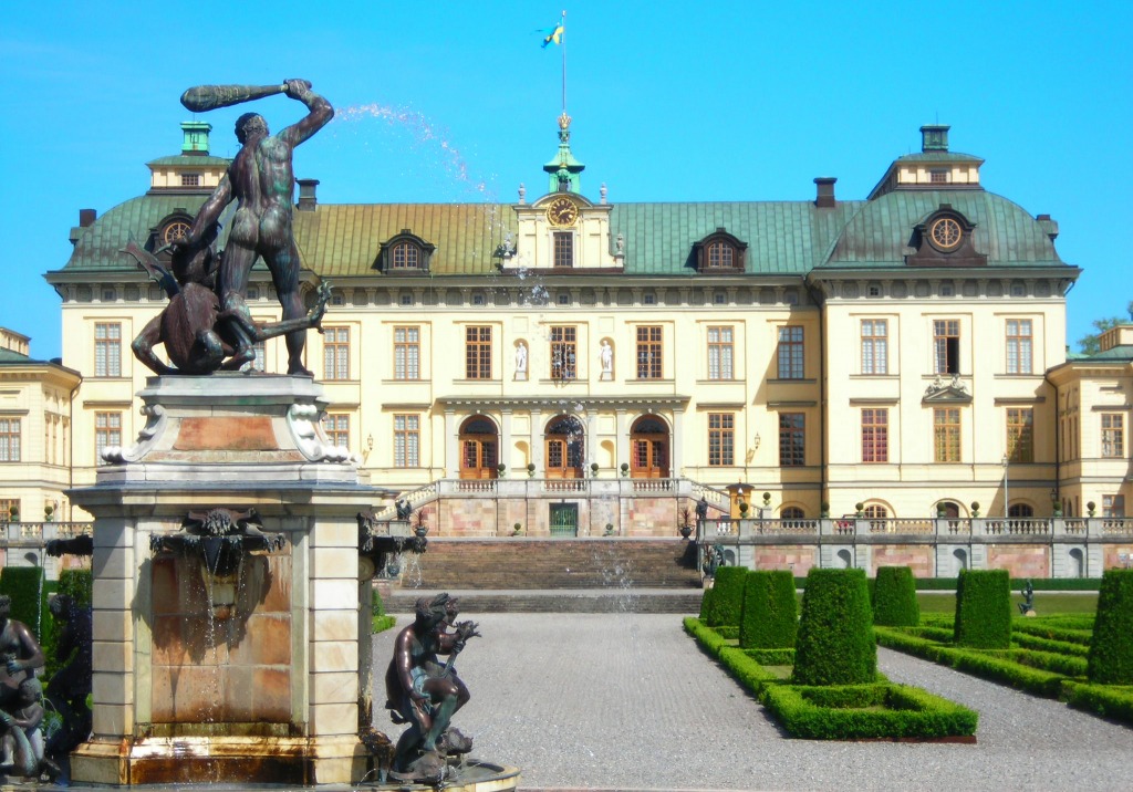 Drottningholm Palace, Sweden jigsaw puzzle in Castles puzzles on TheJigsawPuzzles.com