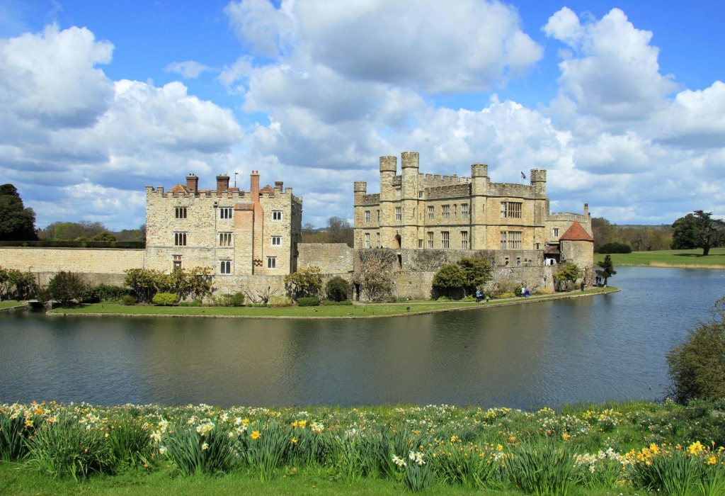 Leeds Castle, England jigsaw puzzle in Castles puzzles on TheJigsawPuzzles.com