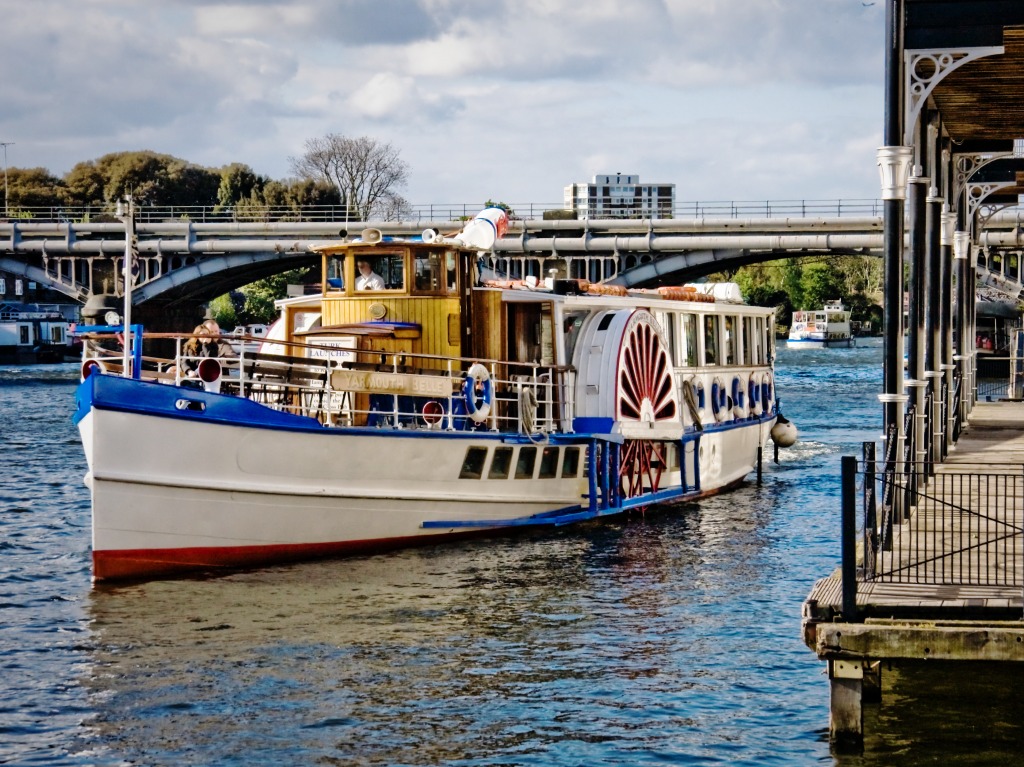 Paddle Steamer on the Thames at Kingston jigsaw puzzle in Puzzle of the Day puzzles on TheJigsawPuzzles.com