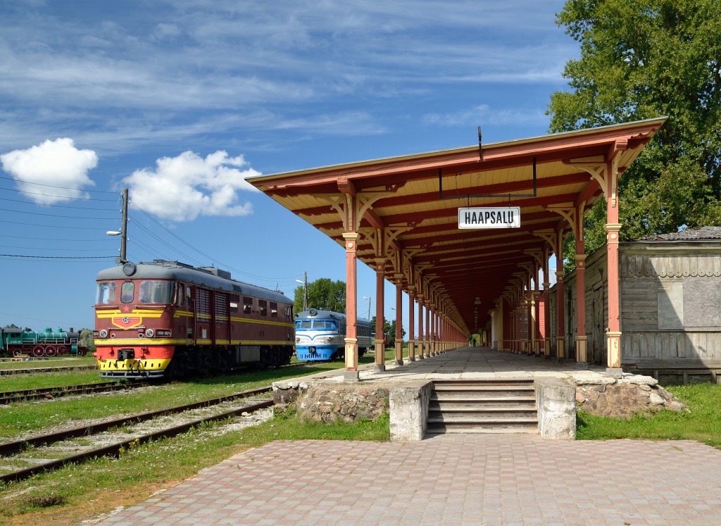 Haapsalu Railway Station, Estonia jigsaw puzzle in Great Sightings puzzles on TheJigsawPuzzles.com