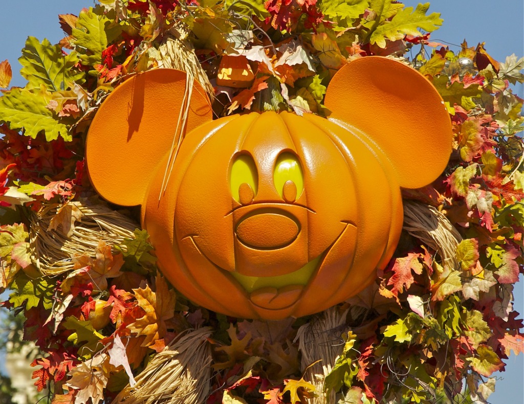 Halloween in the Magic Kingdom jigsaw puzzle in Halloween puzzles on TheJigsawPuzzles.com