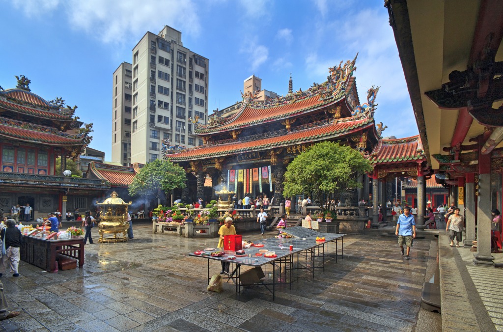 Longshan Temple, Taipei, Taiwan jigsaw puzzle in Street View puzzles on TheJigsawPuzzles.com