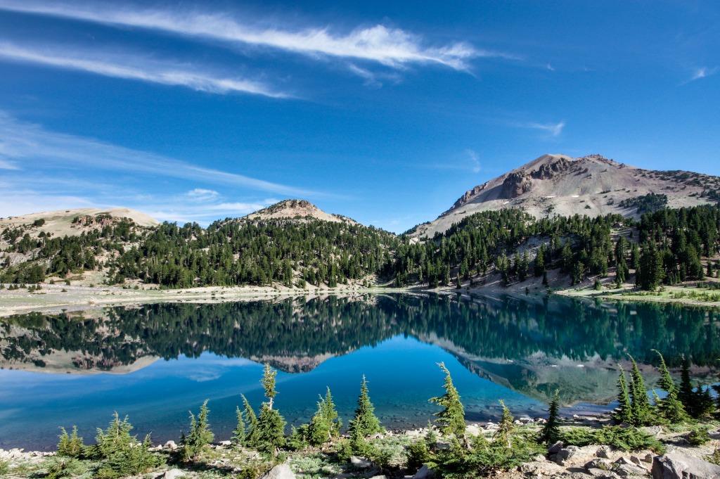 Lake Helen, Lassen Volcanic National Park jigsaw puzzle in Great Sightings puzzles on TheJigsawPuzzles.com