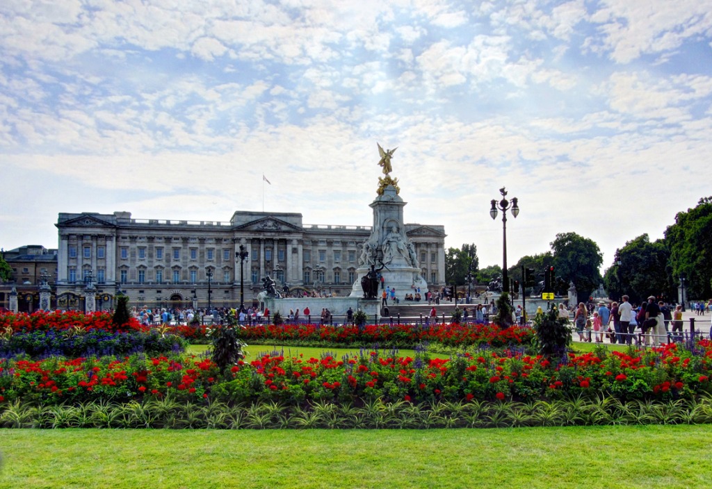 Buckingham Palace, London jigsaw puzzle in Castles puzzles on TheJigsawPuzzles.com