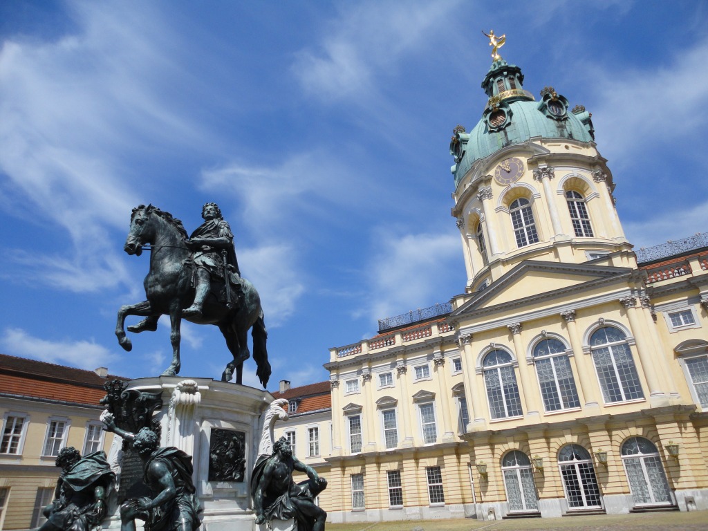 In front of Charlottenburg Palace, Berlin jigsaw puzzle in Castles puzzles on TheJigsawPuzzles.com