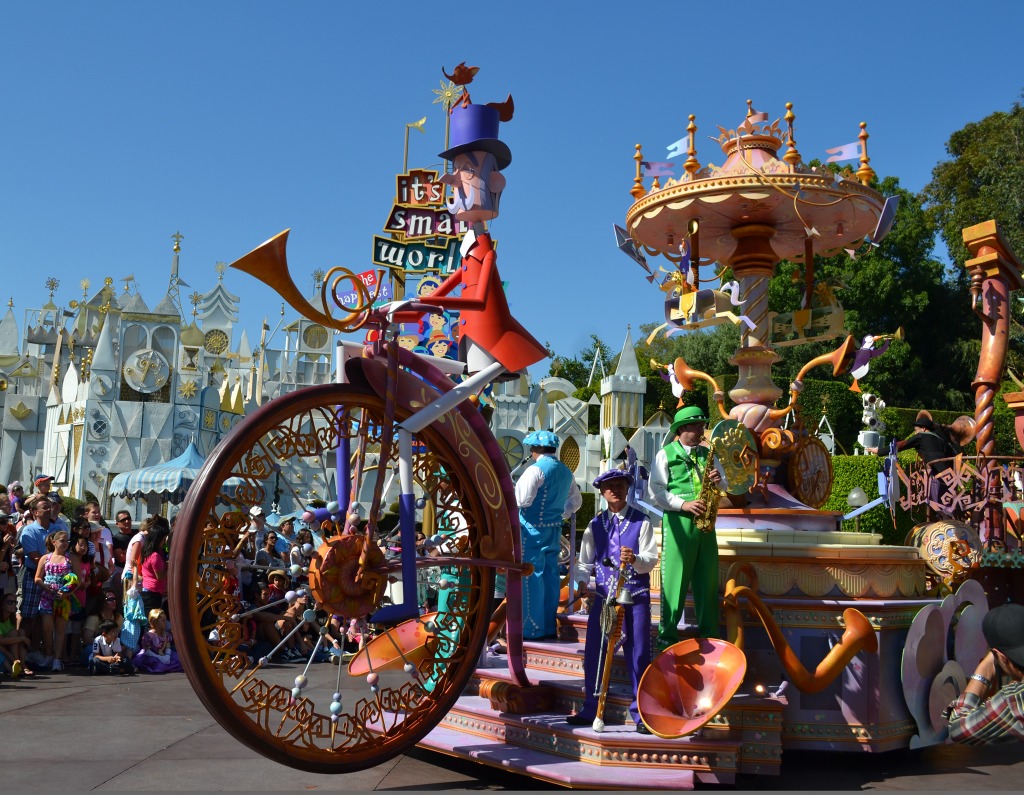 Soundsational Parade, Disneyland Resort, California jigsaw puzzle in People puzzles on TheJigsawPuzzles.com