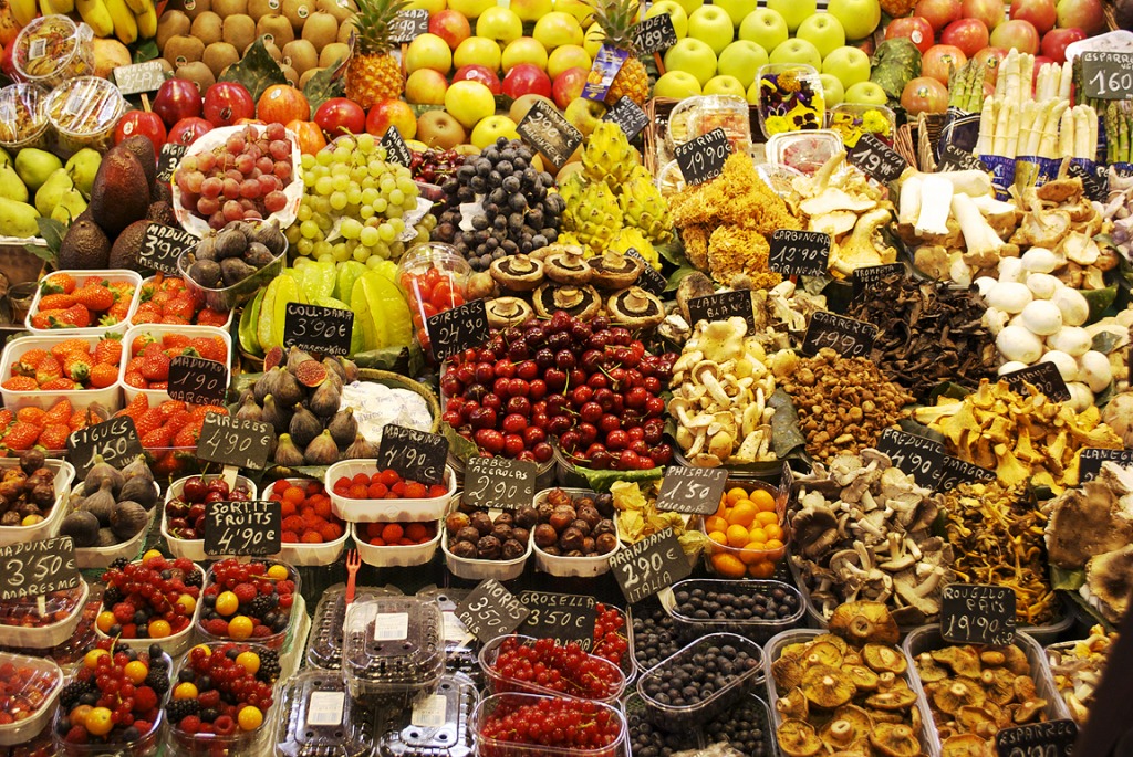 Fruit Market in Barcelona jigsaw puzzle in Fruits & Veggies puzzles on TheJigsawPuzzles.com