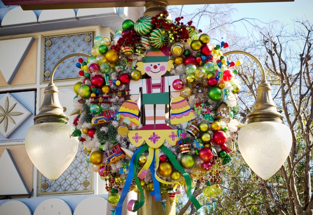 Disneyland Christmas Decorations jigsaw puzzle in Puzzle of the Day puzzles on TheJigsawPuzzles.com