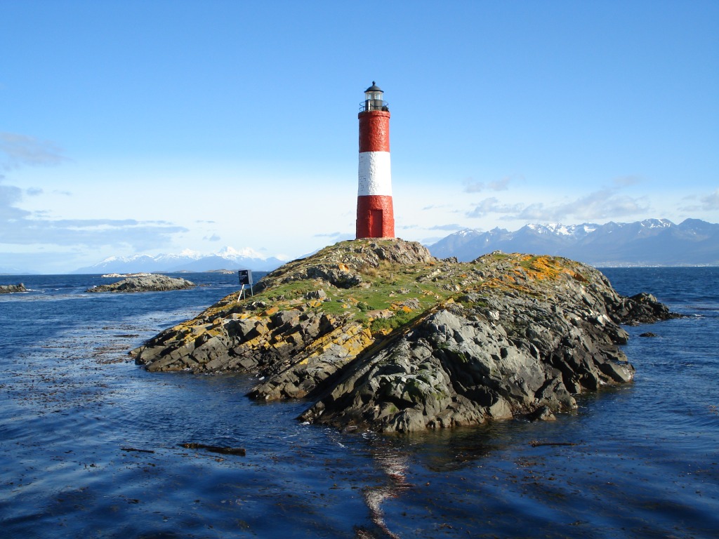 Les Eclaireurs Lighthouse, Argentina jigsaw puzzle in Great Sightings puzzles on TheJigsawPuzzles.com