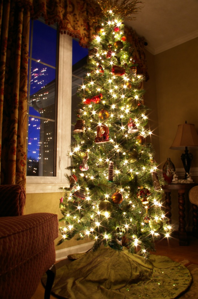 Christmas Tree jigsaw puzzle in Christmas & New Year puzzles on TheJigsawPuzzles.com