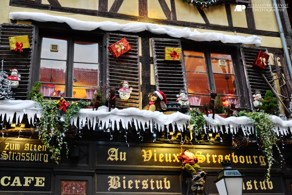 Christmas Decorations in Strasbourg, France jigsaw puzzle in Puzzle of the Day puzzles on TheJigsawPuzzles.com