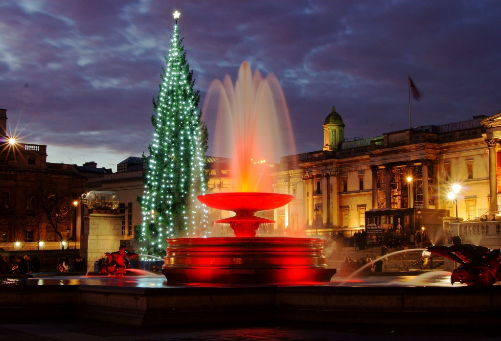 Christmas Eve on Trafalgar Square, London jigsaw puzzle in Christmas & New Year puzzles on TheJigsawPuzzles.com