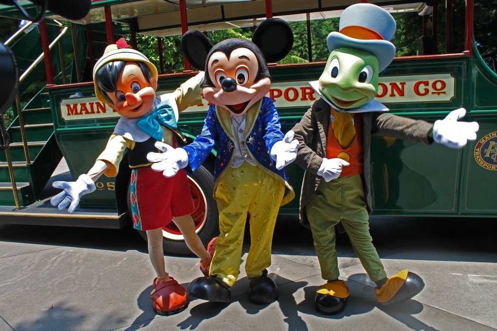 Pinocchio, Mickey and Jiminy Cricket jigsaw puzzle in People puzzles on TheJigsawPuzzles.com