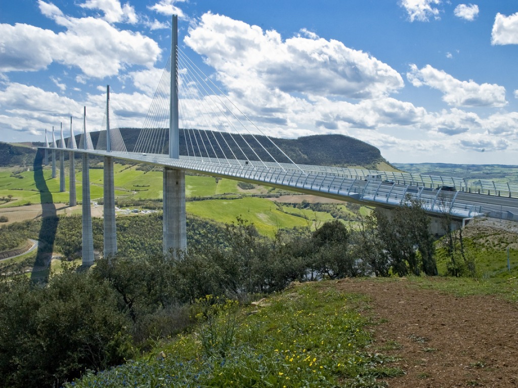 Le Viaduc de Millau, France jigsaw puzzle in Bridges puzzles on TheJigsawPuzzles.com