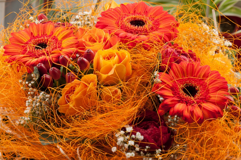 Bouquet of Roses and Gerberas jigsaw puzzle in Flowers puzzles on TheJigsawPuzzles.com