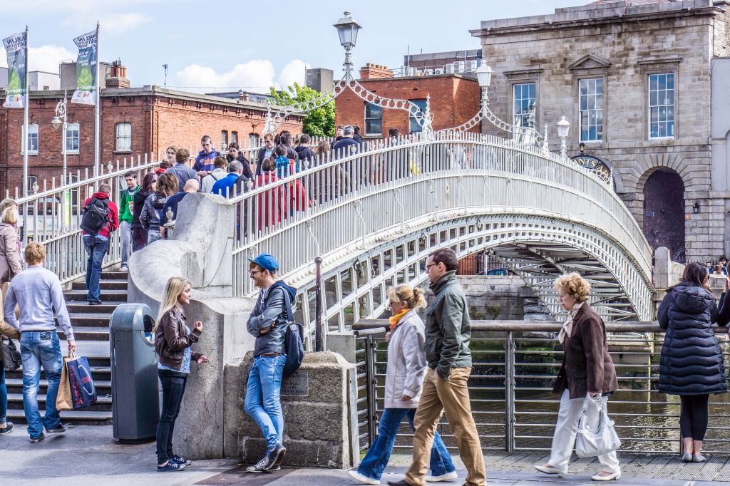 Ha'penny Bridge, Dublin, Ireland jigsaw puzzle in Bridges puzzles on TheJigsawPuzzles.com