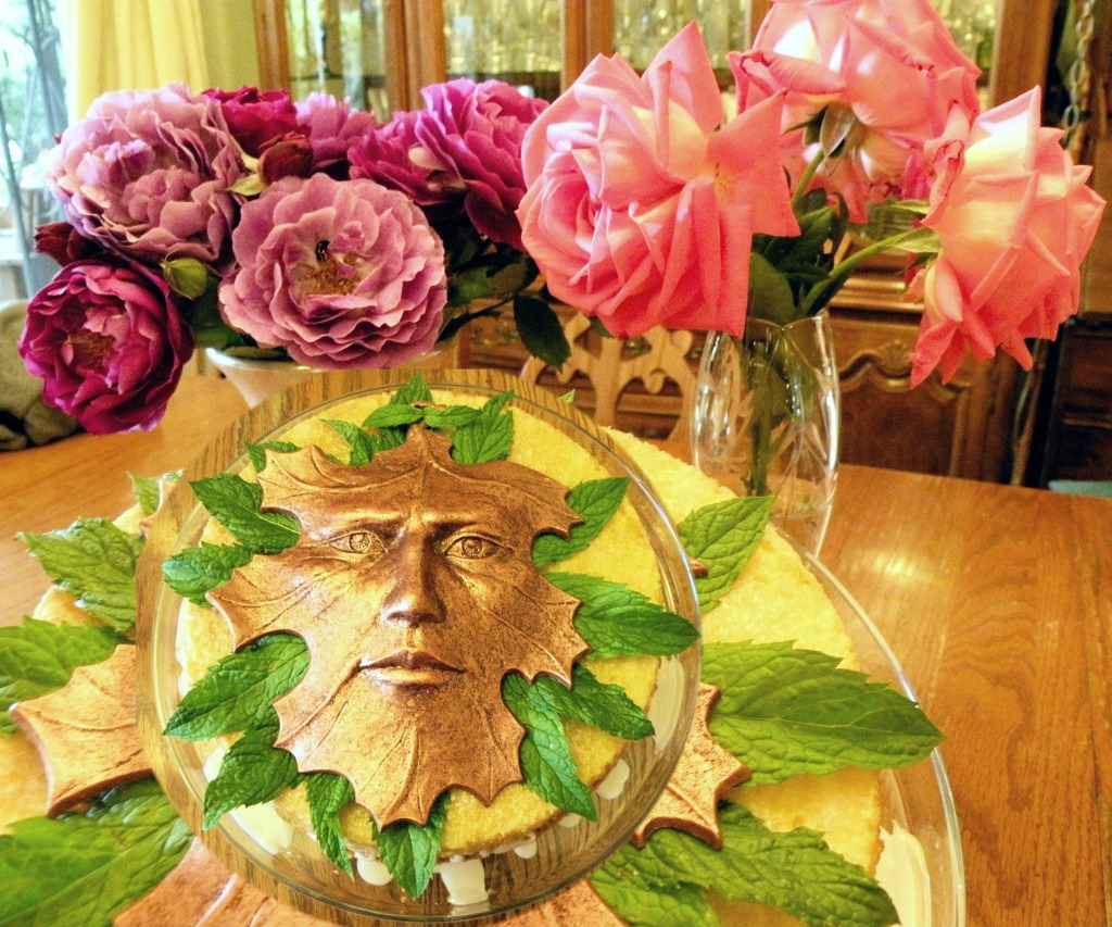 Green Man Cake with Roses jigsaw puzzle in Flowers puzzles on TheJigsawPuzzles.com