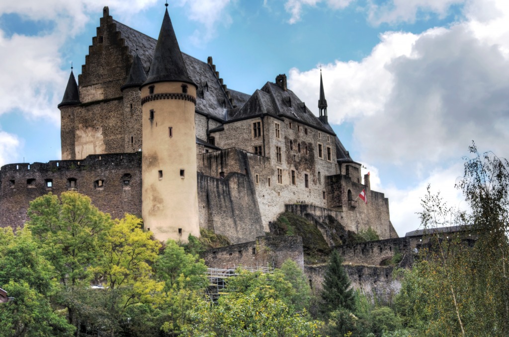 Vianden Castle, Luxembourg jigsaw puzzle in Castles puzzles on TheJigsawPuzzles.com