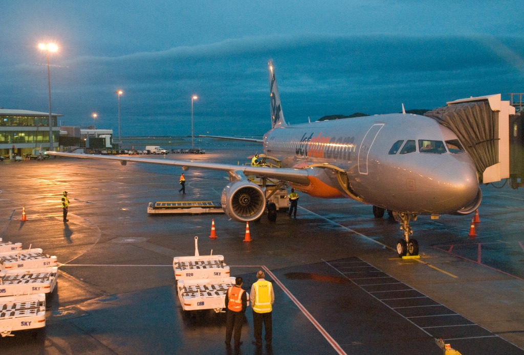 Jetstar A320, Wellington, New Zealand jigsaw puzzle in Aviation puzzles on TheJigsawPuzzles.com