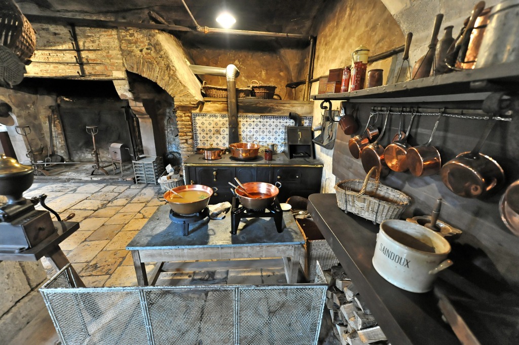 Chateau de La Ferté-Saint-Aubin Kitchen jigsaw puzzle in Food & Bakery puzzles on TheJigsawPuzzles.com