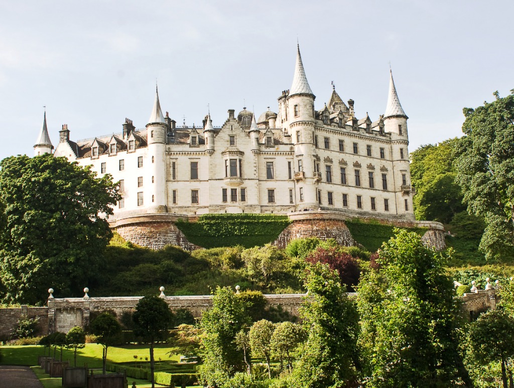 Castle Dunrobin, Scotland jigsaw puzzle in Castles puzzles on TheJigsawPuzzles.com