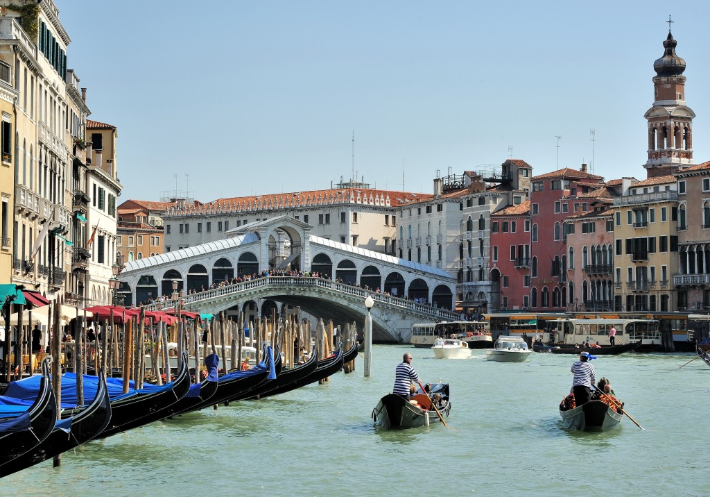 Gondoliers, Grand Canal, Venice jigsaw puzzle in Bridges puzzles on TheJigsawPuzzles.com