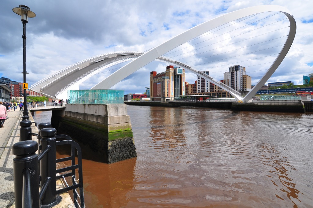 Millennium Bridge, Newcastle, England jigsaw puzzle in Bridges puzzles on TheJigsawPuzzles.com