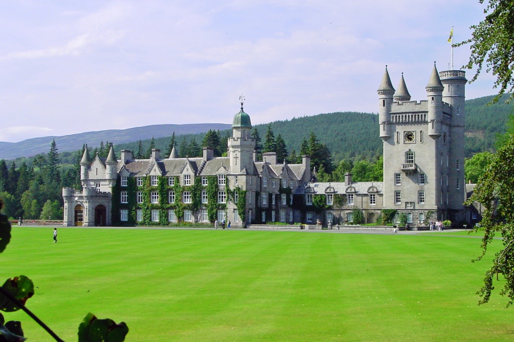 Balmoral Castle, Scotland jigsaw puzzle in Castles puzzles on TheJigsawPuzzles.com