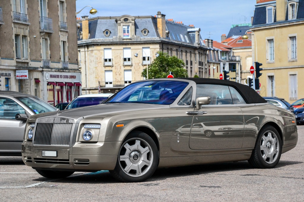 Rolls-Royce Phantom Drophead Coupé jigsaw puzzle in Cars & Bikes puzzles on TheJigsawPuzzles.com