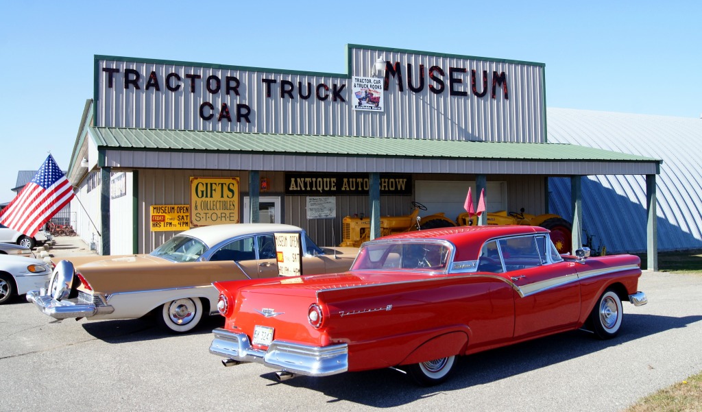 57 Ford Fairlane 500 Skyliner & 57 Lincoln Premiere jigsaw puzzle in Cars & Bikes puzzles on TheJigsawPuzzles.com