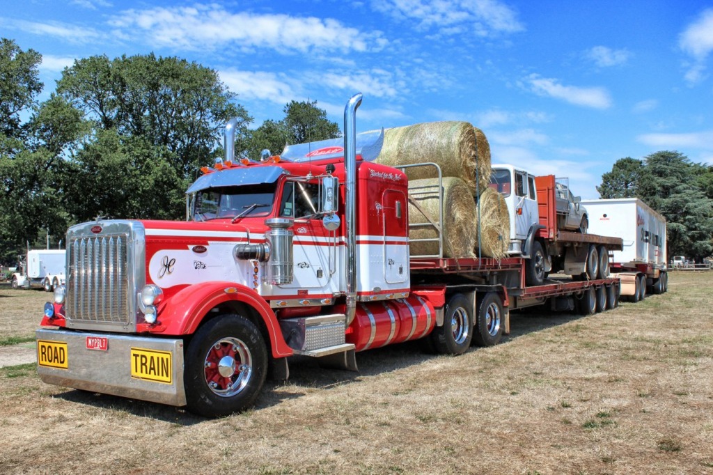 Peterbilt Truck, Lancefield Truck Show jigsaw puzzle in Cars & Bikes puzzles on TheJigsawPuzzles.com